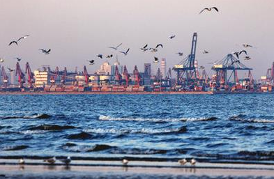 天津海運(yùn)來跟大家說一說集裝箱海運(yùn)拉進(jìn)在我國與全球的間距